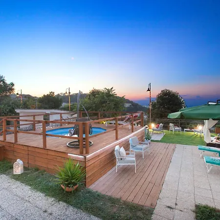 In Con Jacuzzi Privata E Vista Mare Guest house Massa Lubrense