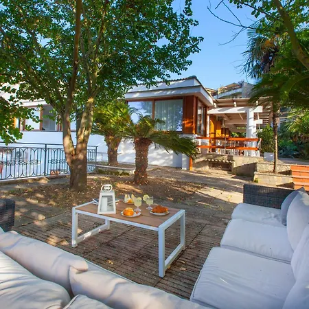 In Con Jacuzzi Privata E Vista Mare Guest house 3*