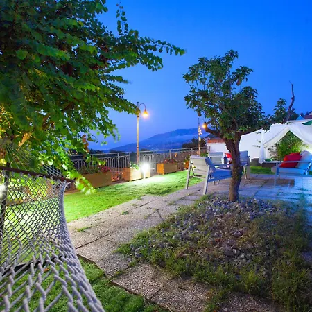 In Con Jacuzzi Privata E Vista Mare
