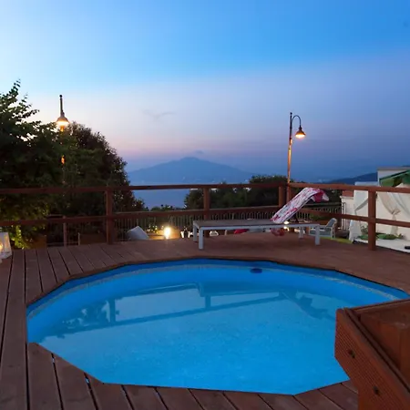 Guest house In Con Jacuzzi Privata E Vista Mare Massa Lubrense