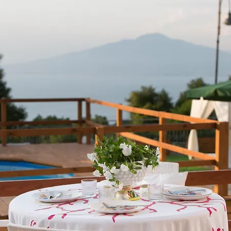 In Con Jacuzzi Privata E Vista Mare Guest house Massa Lubrense
