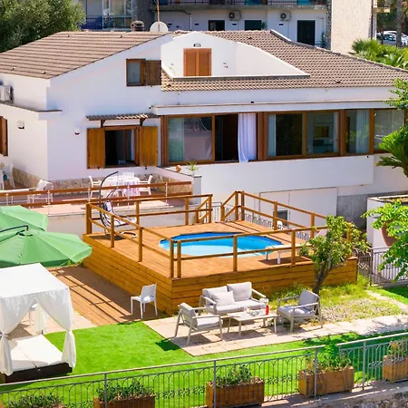 In Con Jacuzzi Privata E Vista Mare