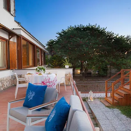 In Con Jacuzzi Privata E Vista Mare Massa Lubrense
